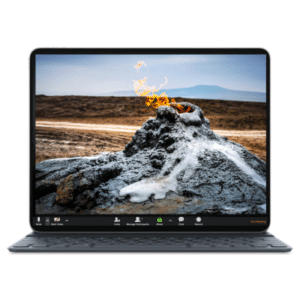 רקע הר געש פעיל באזור מדברי לזום - הדמייה על מסך לפטופ